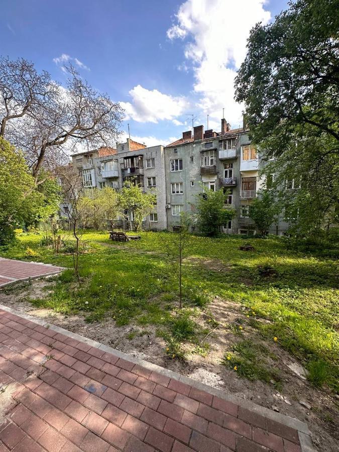 котляревського з садом Apartment *