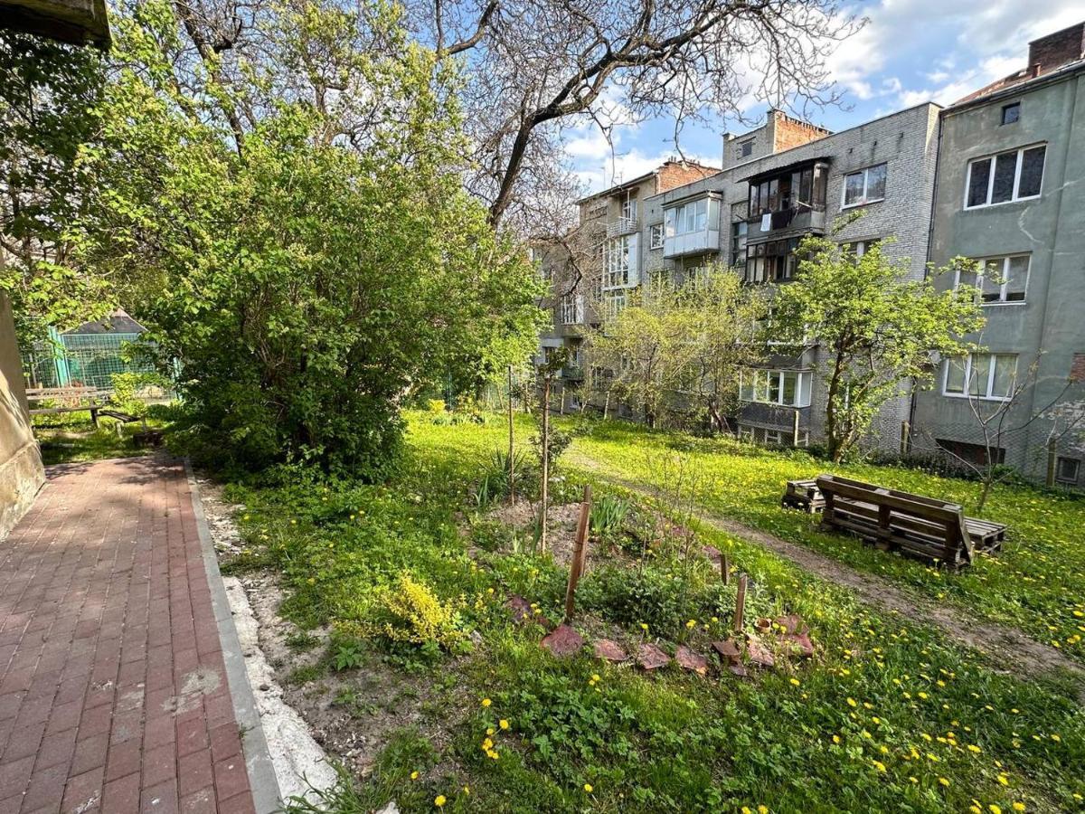котляревського з садом Apartment *